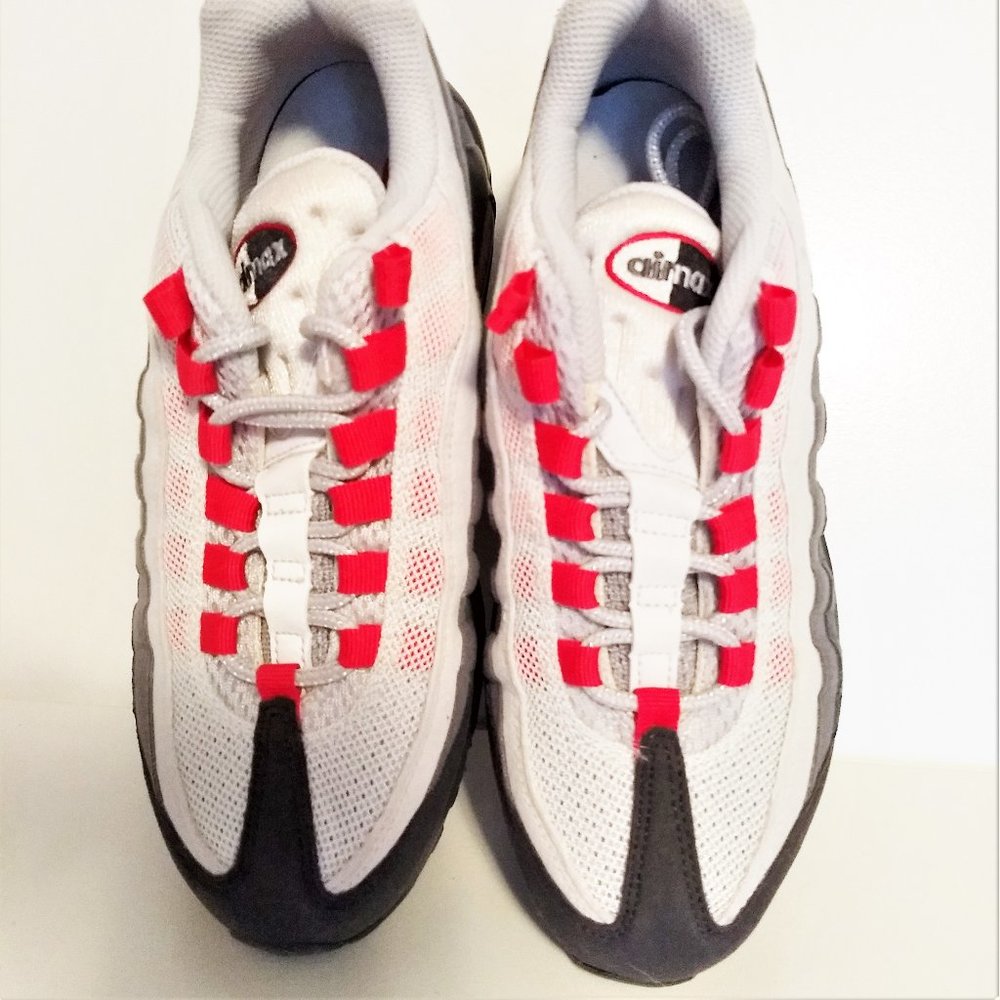 NEW Nike athletic shoes Air Max Women 7 White pink Hiking Retail $125
